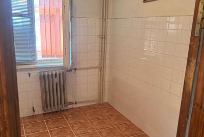 Apartament decomandat de vanzare. cartier sararilor - 3
