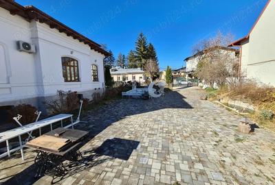 Casă cu Teren 2150 Mp în Central - 3