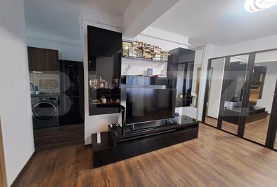 Apartament cu 2 camere semidecomandat, mobilat în Tractorul - 9