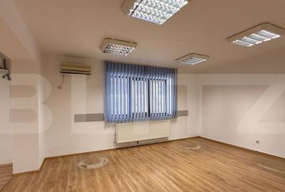 Apartament cu 3 camere semidecomandat în Central - 9