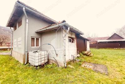 Casă cu 2 camere cu Teren 2000 Mp în Laz - 6