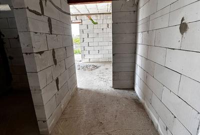 Casă individuală cu 6 camere cu Canalizare în Est - 6