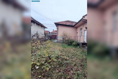 Casă cu 3 camere cu Canalizare în Dâmbul Rotund