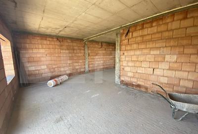 Apartament cu 3 camere, 77 mp, decomandat, curte 150 mp, zona Dumbrava Nord