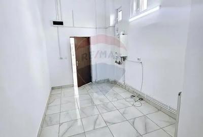 Spațiu comercial, de 40 mp, în 1 Mai - 12