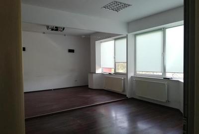 Vanzare cladire de  birouri in zona linistita - 7