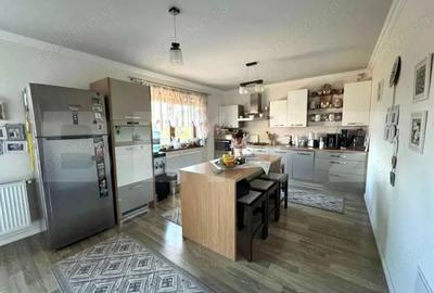 Casa 4 camere, 240 mp, zona Partos - 3