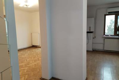 Apartament cu 3 camere decomandat în 1 Mai - 7