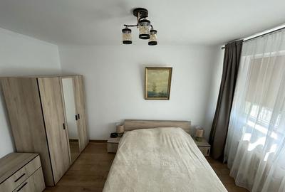 Apartament cu 3 camere decomandat în Far - 1