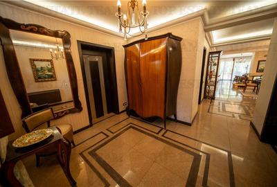 Vila de Lux cu Piscina, Acces direct la Lac si Vedere Panoramica - 8