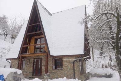 Casă cu 4 camere în Central