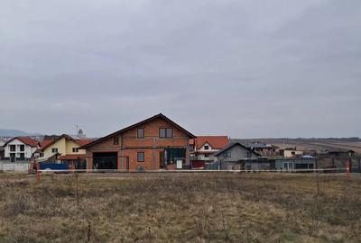 Teren de 5600 mp, în Archia - 1