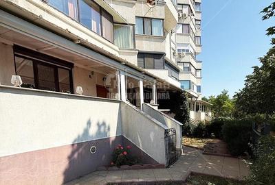 Apartament cu 6 camere decomandat în Faleză