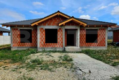 Casă cu 4 camere cu Teren 500 Mp în Sântandrei