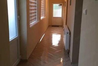 Casă cu 3 camere cu Teren 1400 Mp în Central - 2