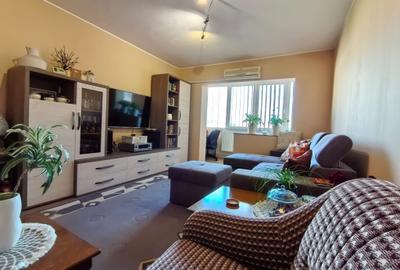 Apartament cu 3 camere decomandat în Lunei - 12