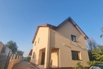 Casă individuală cu 5 camere în Ghionea