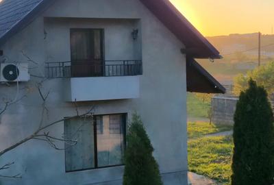 Casă cu 4 camere în Central - 2