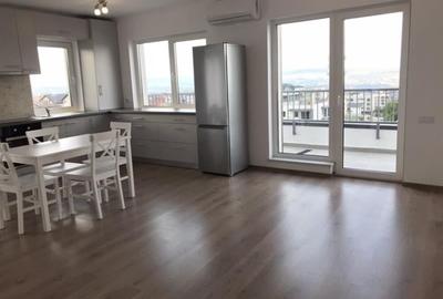 Apartament cu 3 camere semidecomandat, mobilat în Bună Ziua