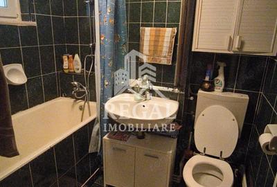 Apartament cu 3 camere decomandat în Micro 4 - 6