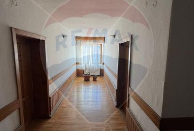 Spațiu comercial, de 320 mp, în Prislop - 7
