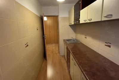 Garsonieră decomandată în Titan