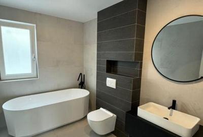 Casă cu 7 camere cu Teren 467 Mp în Central - 3