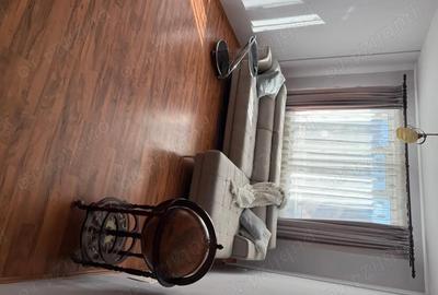 Apartament cu 3 camere decomandat în Astra