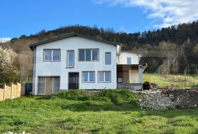 Casă cu 4 camere cu Teren 1000 Mp în Sângeorgiu de Mureș