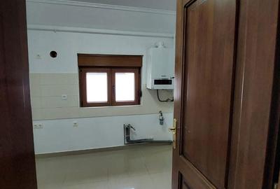 Apartament cu 3 camere decomandat în Central - 3