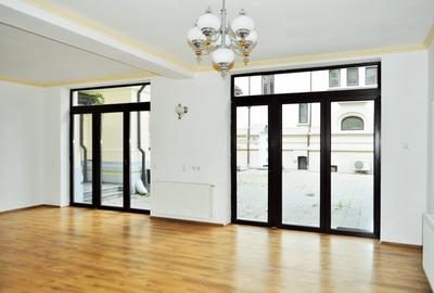 Birou, de 120 mp, în Dacia - 4