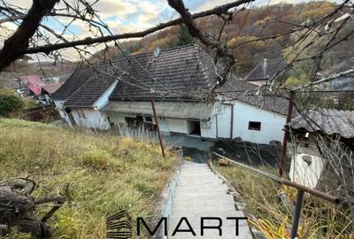 Casă cu 3 camere cu Canalizare în Central - 1