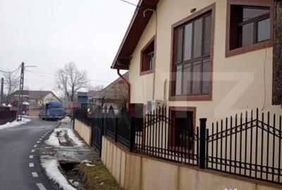 Casă cu 6 camere cu Teren 2800 Mp în Abator - 3