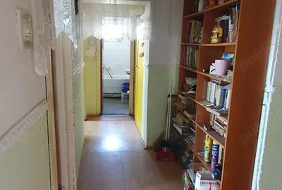Apartament cu 3 camere decomandat în Traian - 7