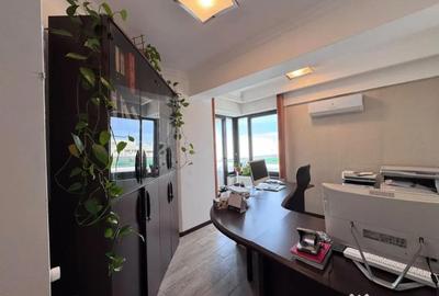 Apartament cu 5 camere decomandat în Km 4 - 10