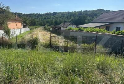 Teren de 2280 mp, în Primăverii