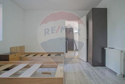 Casă cu 10 camere cu Teren 340 Mp în Florilor - 36