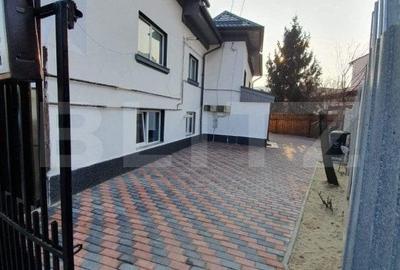 Casă individuală cu 8 camere cu Teren 260 Mp în Central - 1