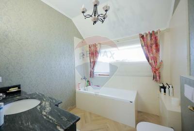 Casă cu 4 camere cu Teren 137 Mp în Sânmartin - 12