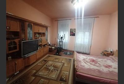 Casă cu 3 camere cu Canalizare în Central - 4