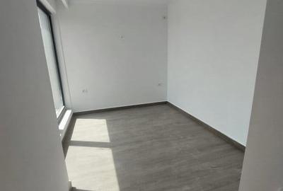 Spațiu comercial, de 100 mp, în Capitol - 20