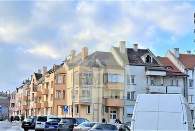 Apartament cu 3 camere decomandat, mobilat în Central