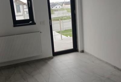 Casă cu 4 camere în Exterior Vest