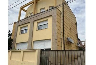 Casă cu 7 camere cu Teren 500 Mp în Uverturii