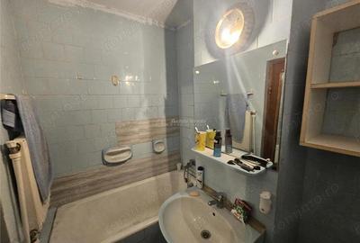 Apartament cu 2 camere decomandat în Micro I - 2