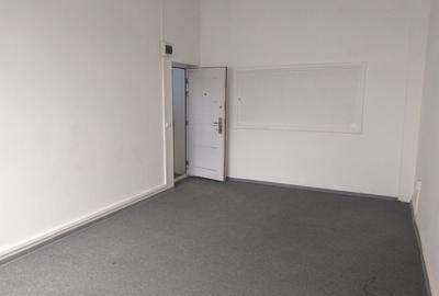 Birou, de 1,500 mp, în Central - 2