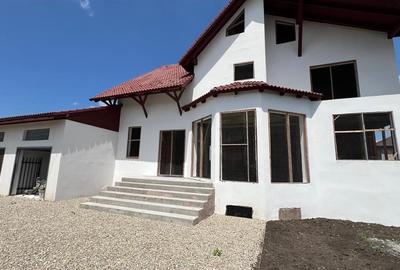 Vila la rosu intr o zona rezidentiala exclusivista Halchiu - 22