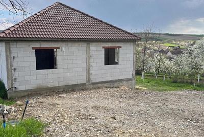 Casă cu Teren 600 Mp în Hotar