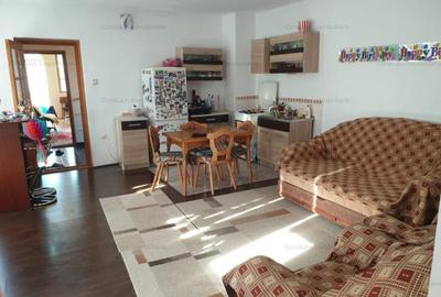 Casă cu 5 camere cu Canalizare în Central - 6