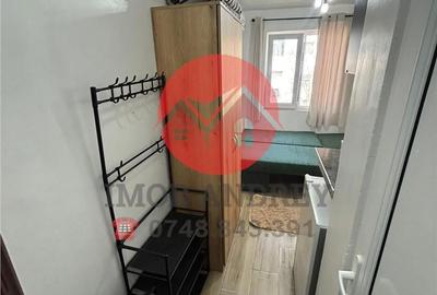 Garsonieră în Vest